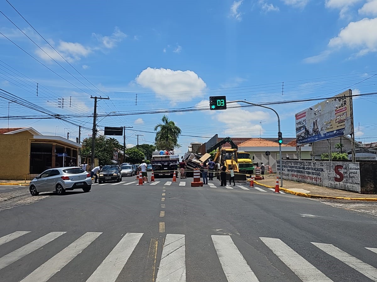 Avenida Dr Adhemar De Barros Tem Trecho Interditado Para Obras