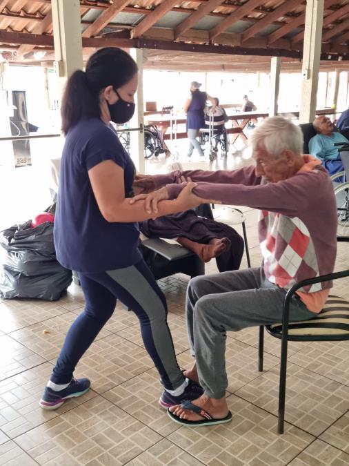 Atividades físicas são desenvolvidas idosos do Lar da Velhice