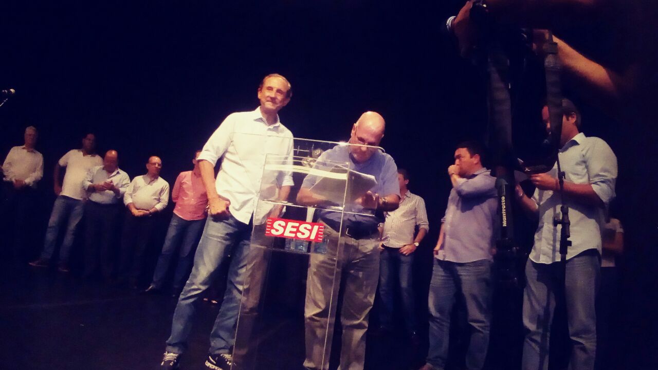PREFEITO DE CEDRAL ASSINA CONVÊNIO COM SESI - SP do projeto ATLETA DO FUTURO.