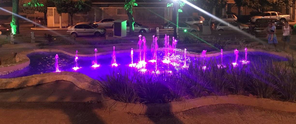 PREFEITURA INAUGURA ÁGUAS DANÇANTES E PARQUINHO DURANTE FINAL DE SEMANA CULTURAL.