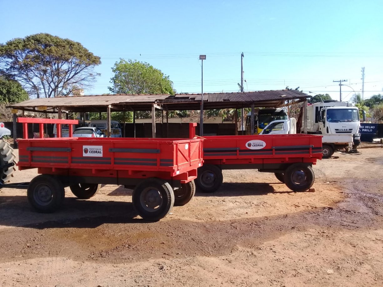 PREFEITURA REFORMA DUAS CARRETAS AGRÍCOLAS