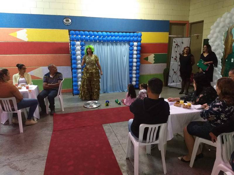 Lançamento Livro Alunos Escola Hortência