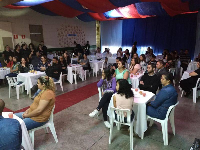 Lançamento Livro Alunos Escola Hortência