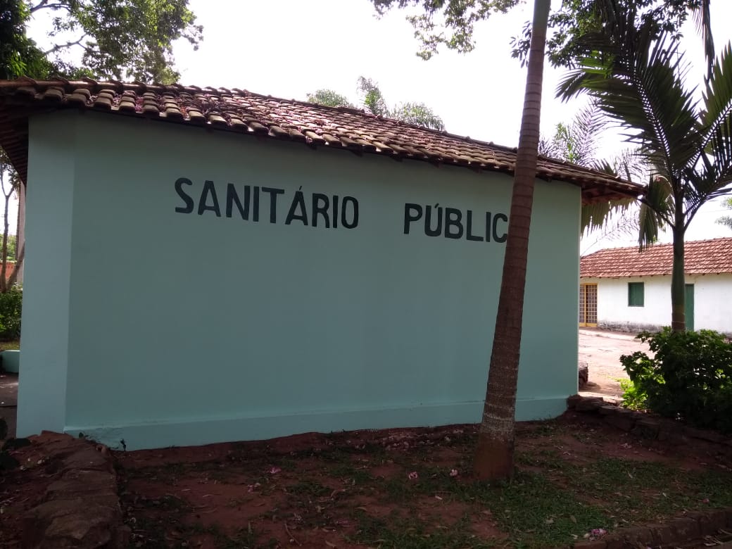 Banheiro público em Praça recebe pintura