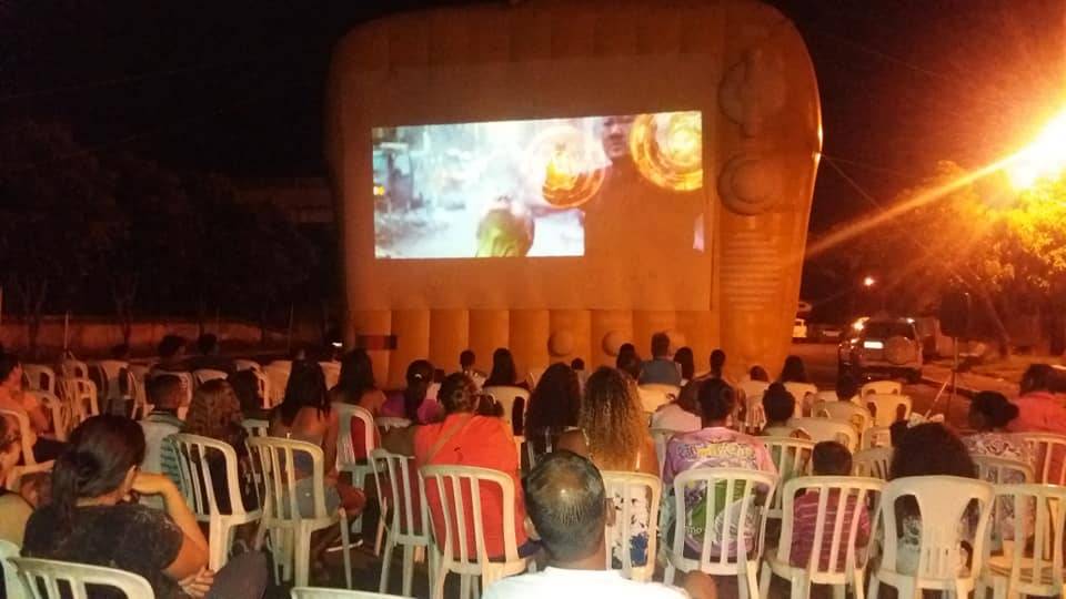 Cinema na Praça leva filmes premiados aos moradores dos bairros e distritos