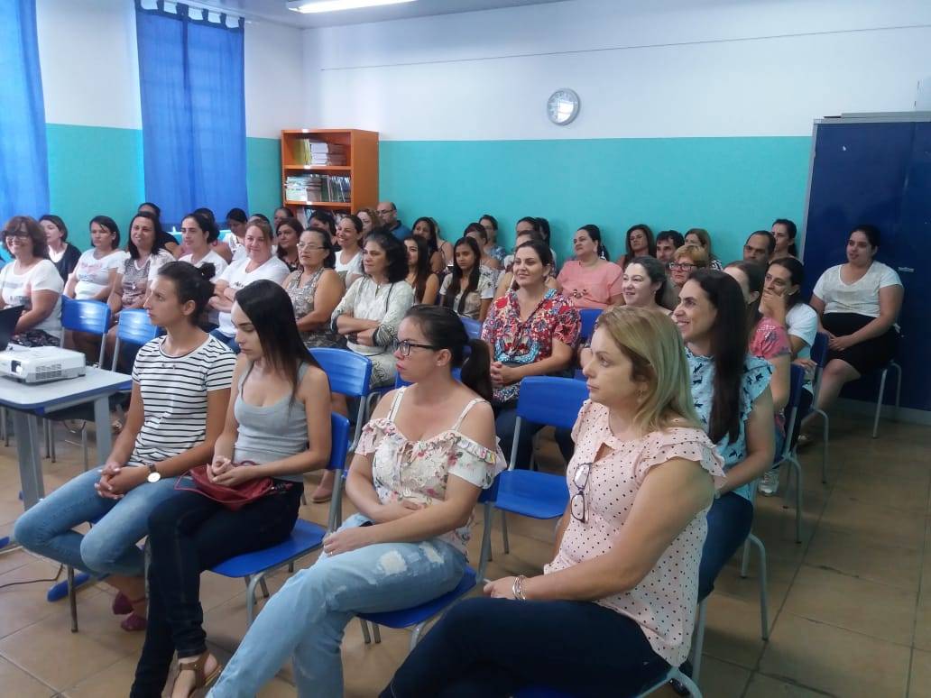 REDE MUNICIPAL DE ENSINO DE QUADRA TEM CAPACITAÇÃO SOBRE EDUCAÇÃO ESPECIAL