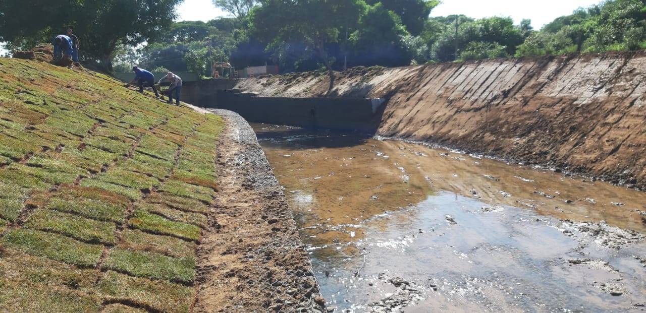 Concluídas as obras de contenção com muro de gabiões no rio Ribeirãozinho