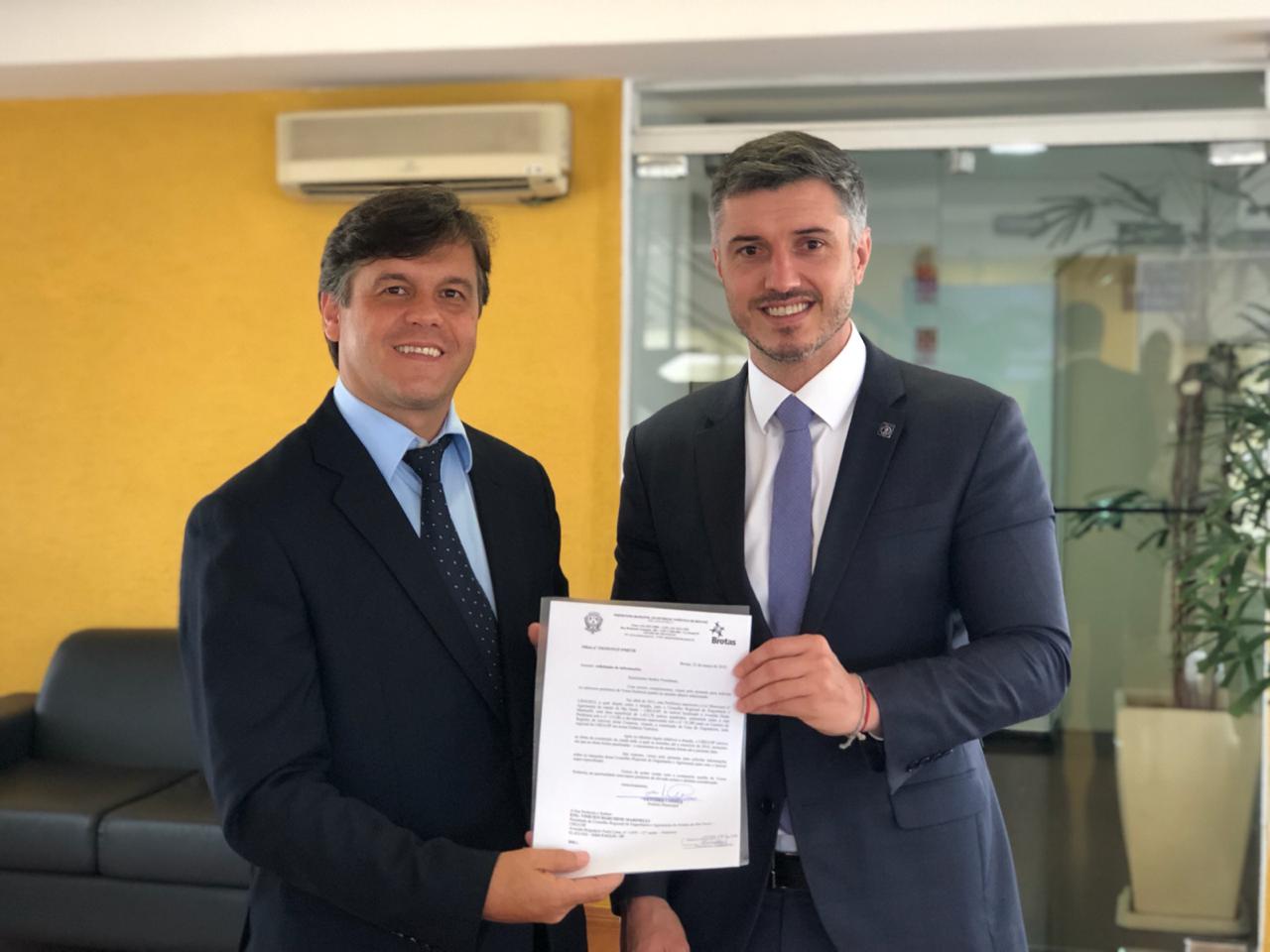 Pefeito Solicita Informações do CREA sobre obra paralisada na entrada da cidade