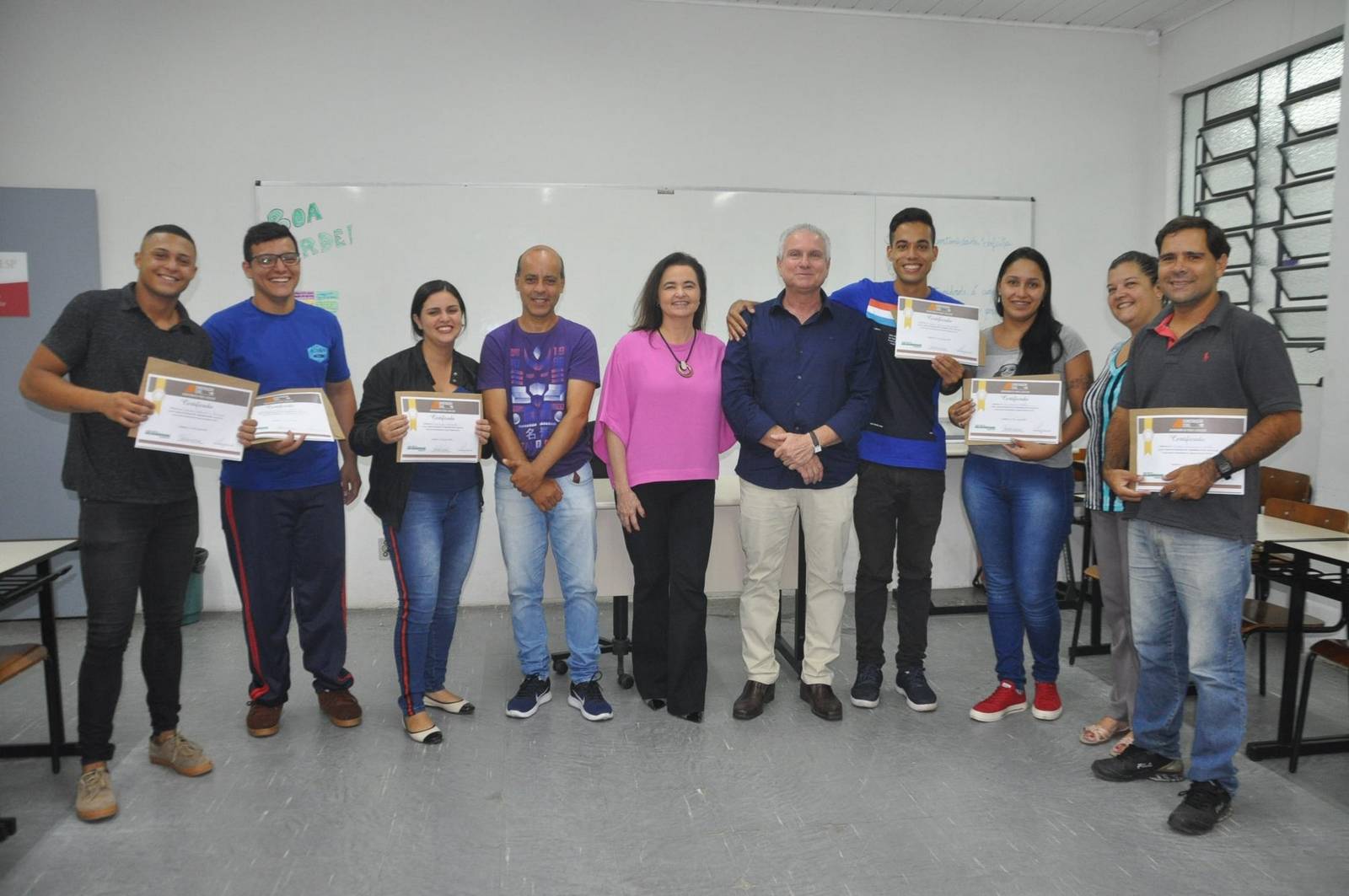 Fundo Social certifica primeira turma do curso de Assentador de Pisos e Azulejos