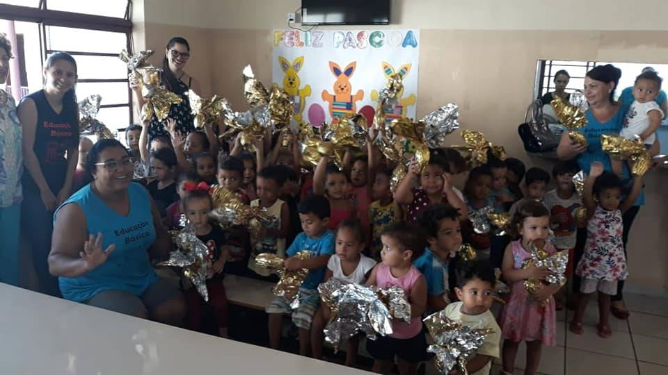 Entrega de ovos de Páscoa