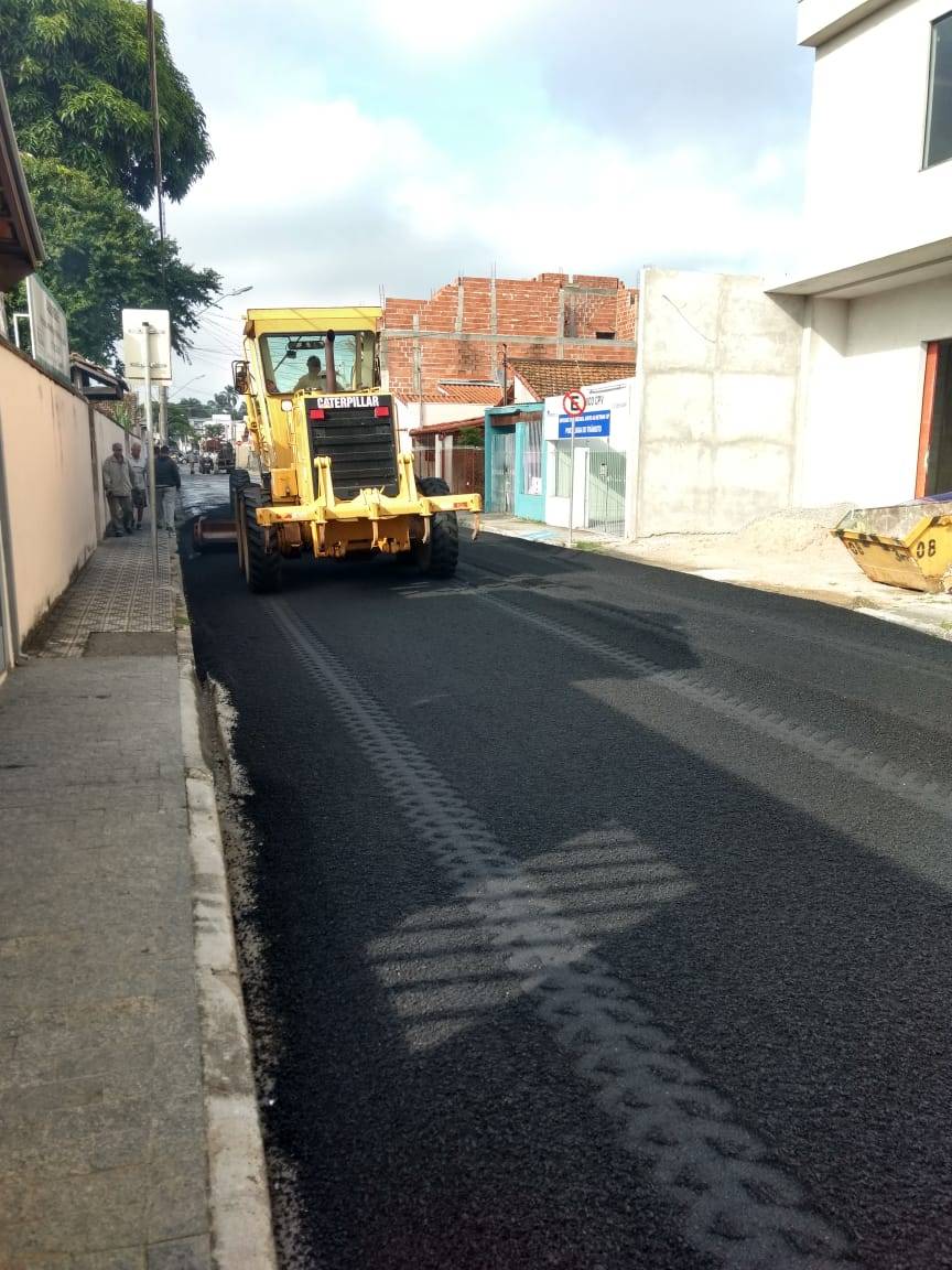 Prefeitura realiza recapeamento asfáltico na Rua João Moreira da Costa