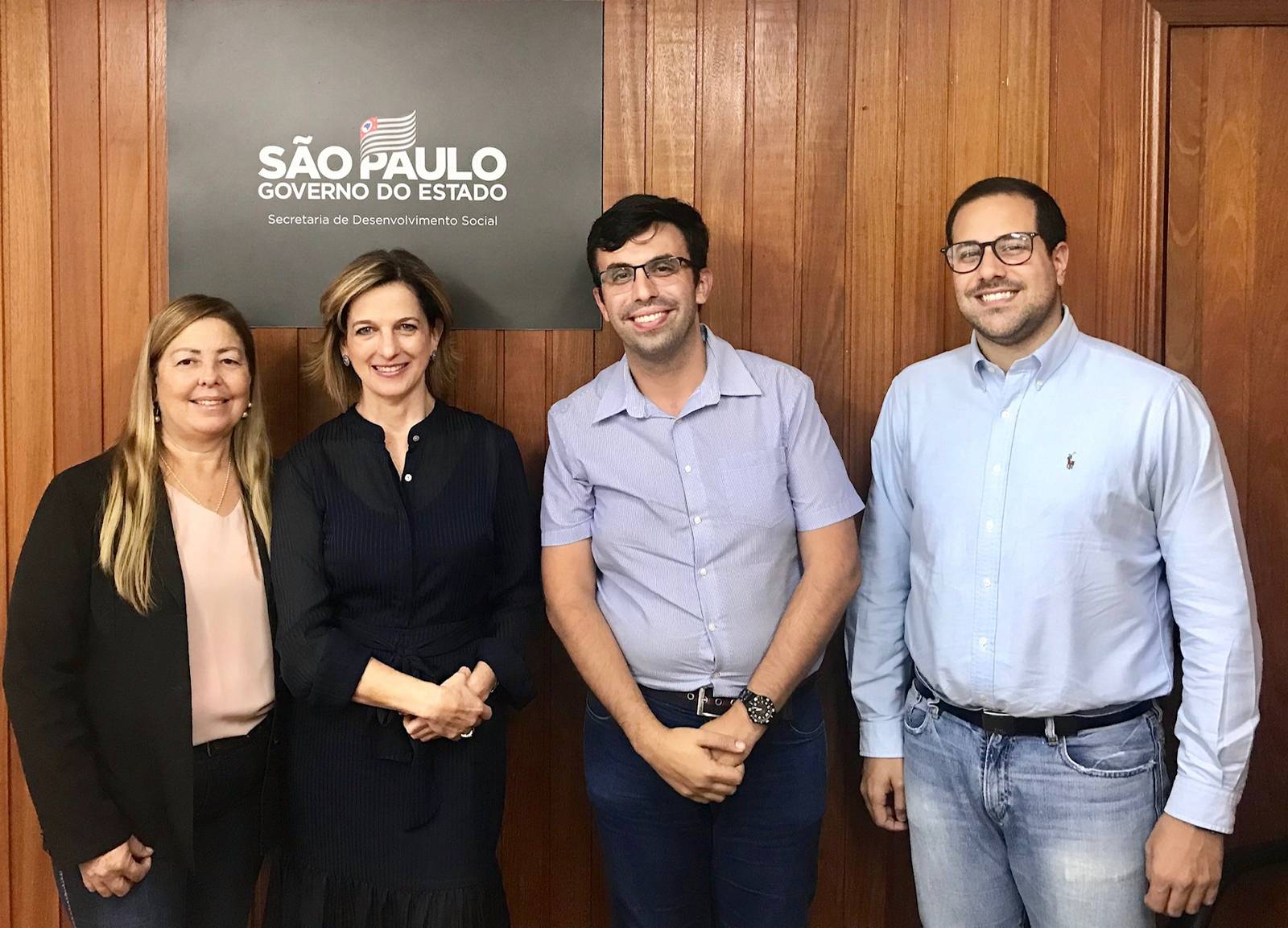 QUADRA REINVIDICANDO MELHORIAS NA SECRETARIA DE ESTADO DE DESENVOLVIMENTO SOCIAL