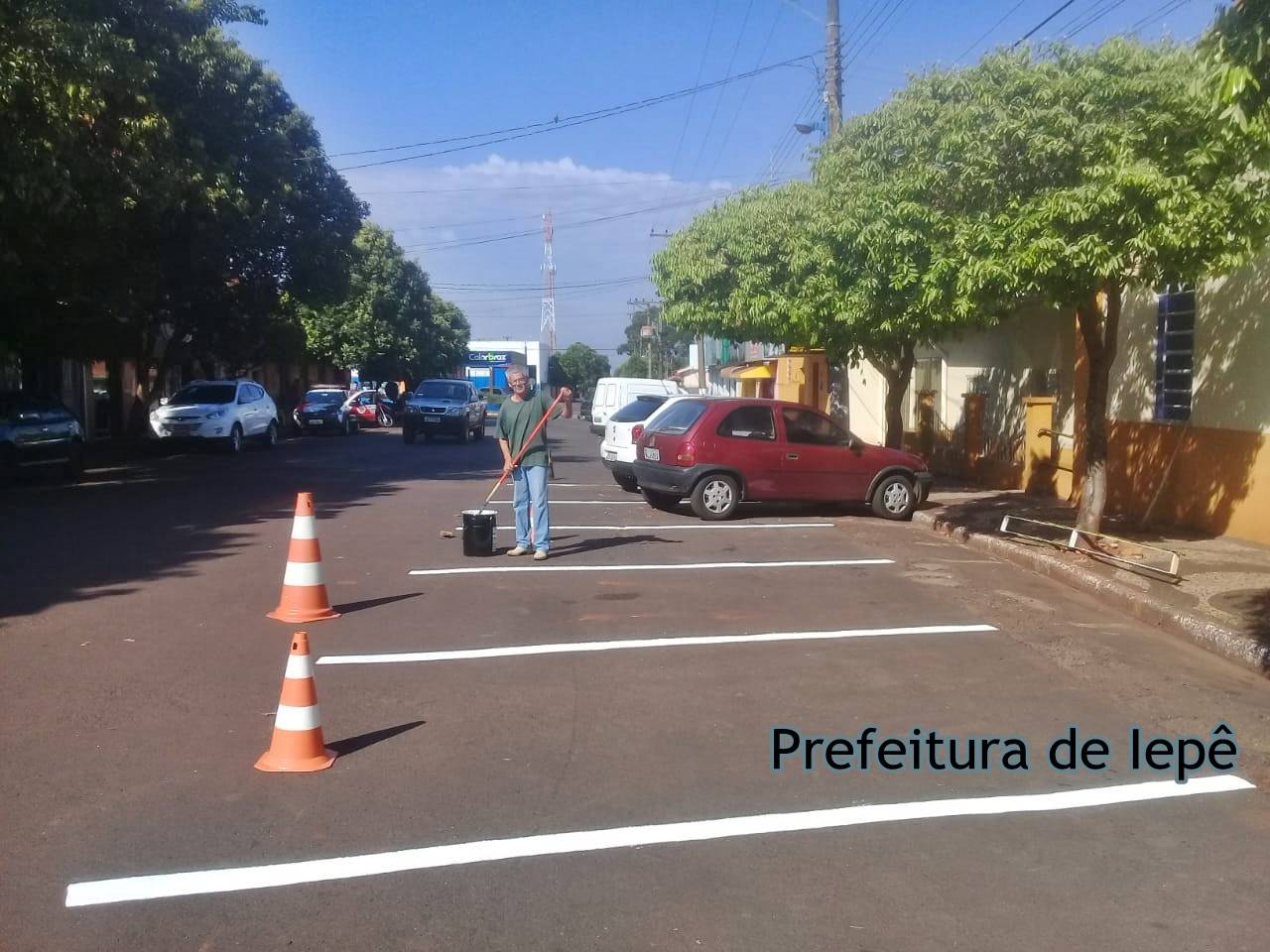 Pintura das faixas de sinalização de trânsito de Iepê