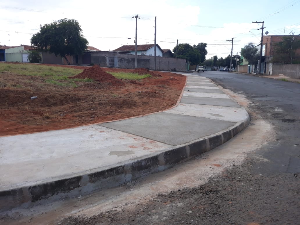 Calçamento novo no Jardim Felicidade