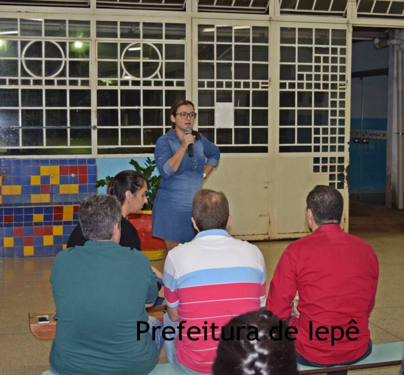 Equipe da Secretaria de Saúde realiza reunião com pais e responsáveis na EMEI “Dona Juventina Zago de Oliveira” para esclarecimentos