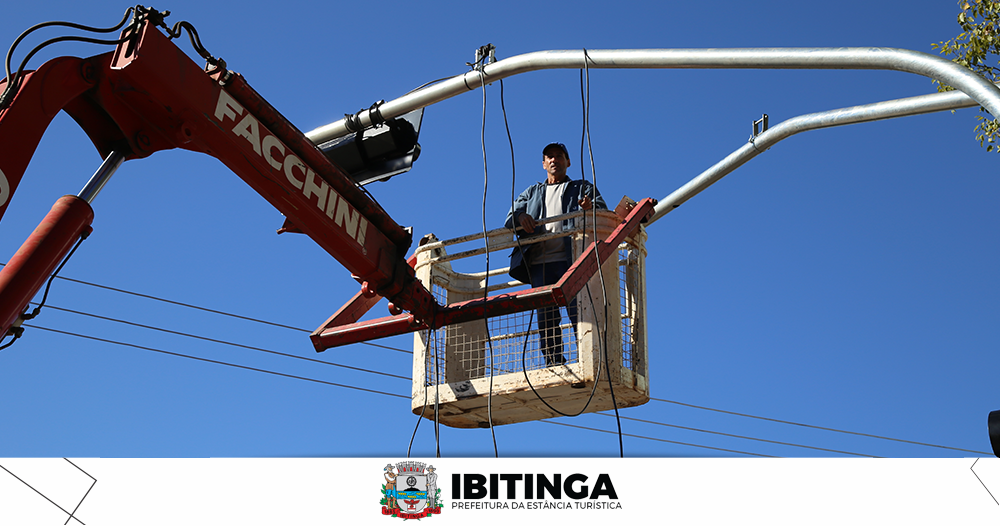Modernos semáforos são instalados em Ibitinga nesta semana
