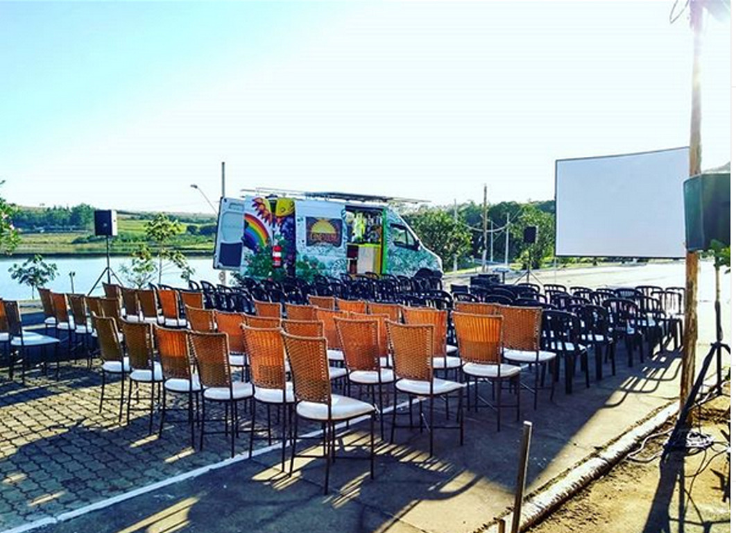 Cine Solar na Praça Amador Simões