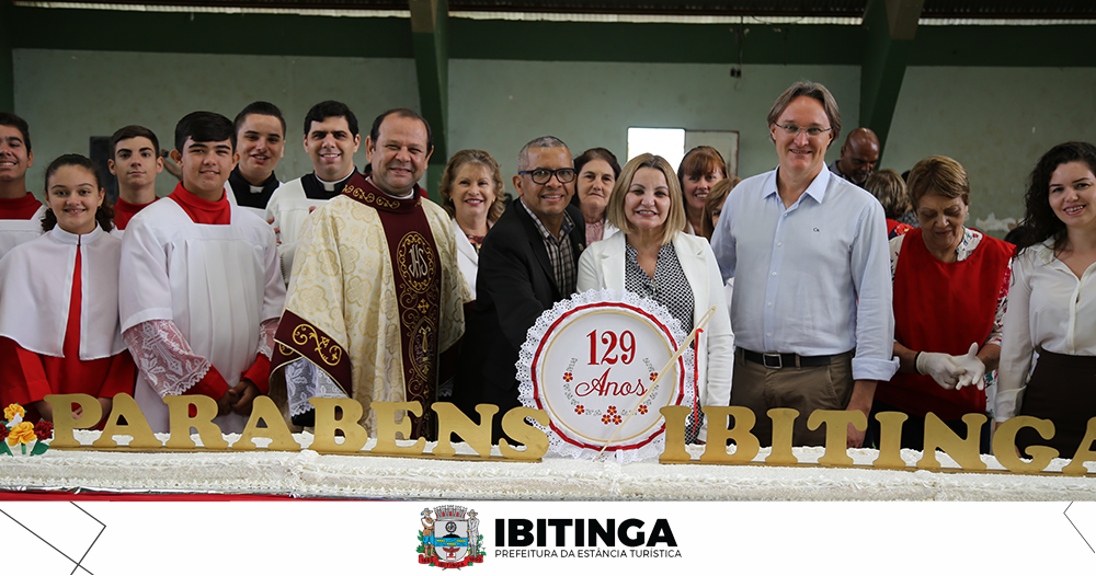 Aniversário de Ibitinga é comemorado com bolo quilométrico, no Nicolão