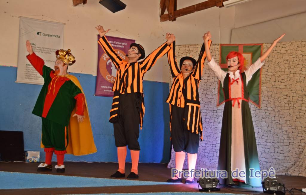 Apresentação de teatro na EMEF “João Antônio Rodrigues”