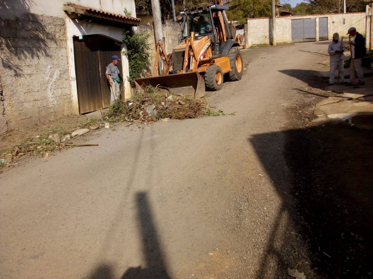 Prefeitura realiza mutirão de limpeza no bairro Chácara Santo Antônio