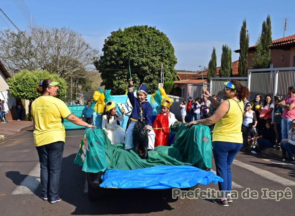 Desfile Cívico e Multicultural em comemoração a Independência do Brasil