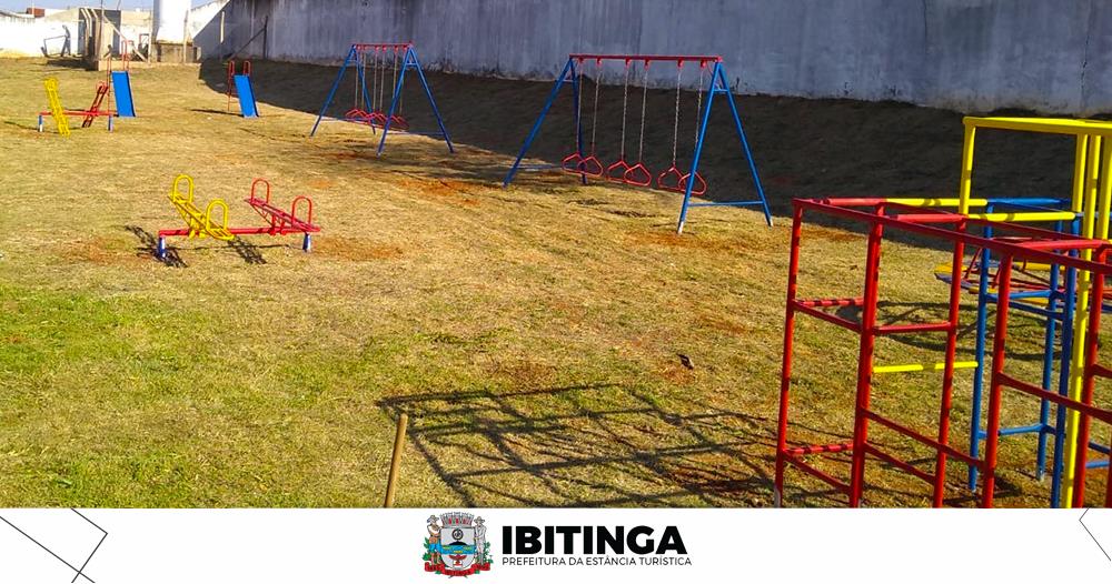 Prefeitura instala parquinho para crianças da escola do CIEI