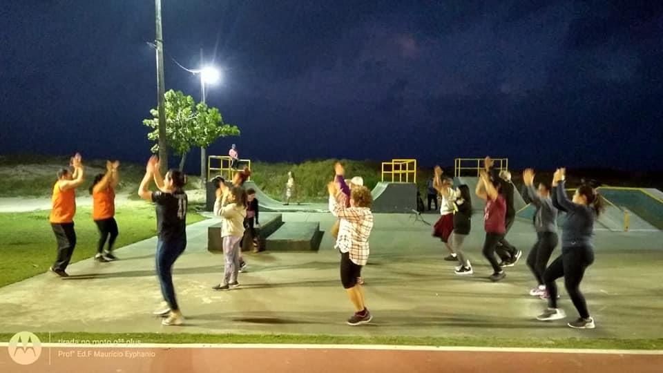 Cuide-se bem ! Tem Yoga e Dançaterapia para todos