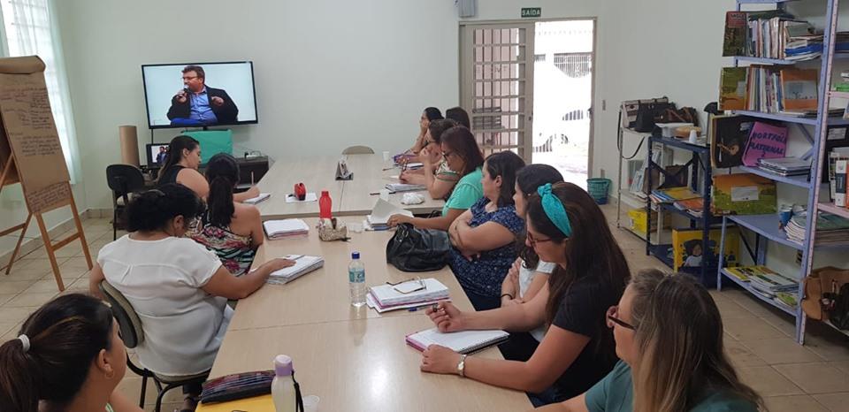 Equipe da Educação passa por formação através de videoconferência