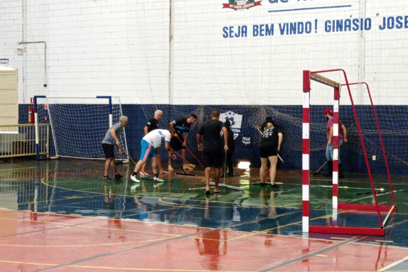 Chuvas1003-LimpezaGinasio  