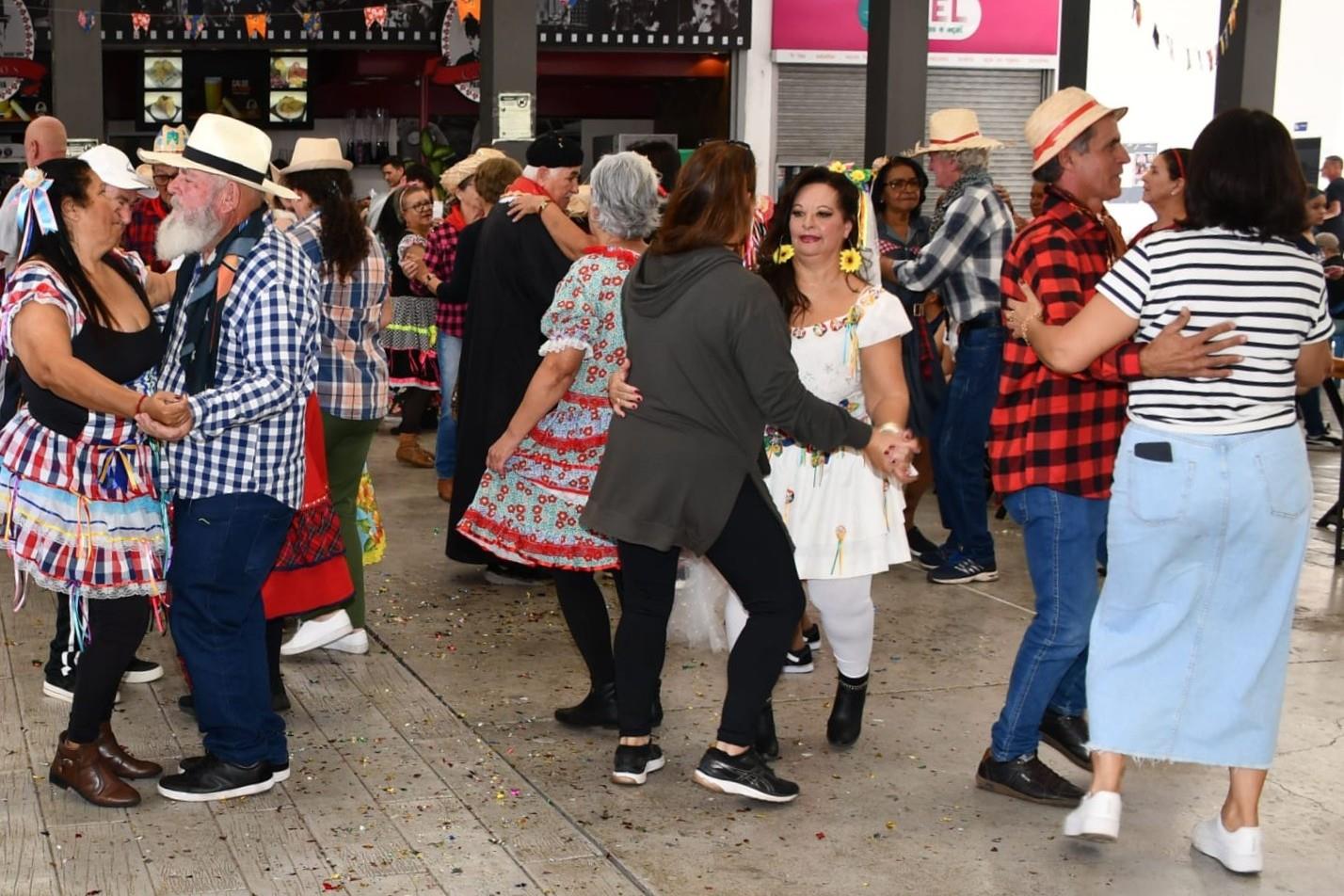 Arraiá_Mercadão_Quadrilha_Terceira_Idade_Ademar_Fotos (4)