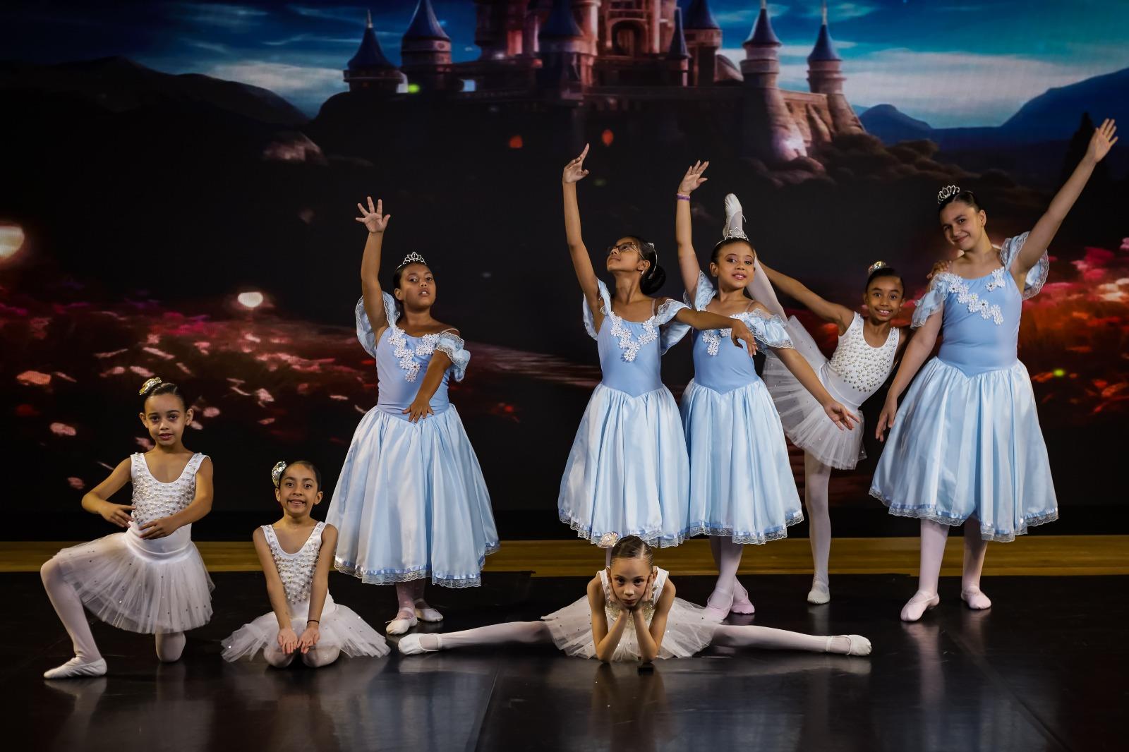 Alunas do bal&eacute; se apresentaram em novembro de 2025 no Teatro Ralino Zambotto (Cr&eacute;dito Paulo Akio PMI)