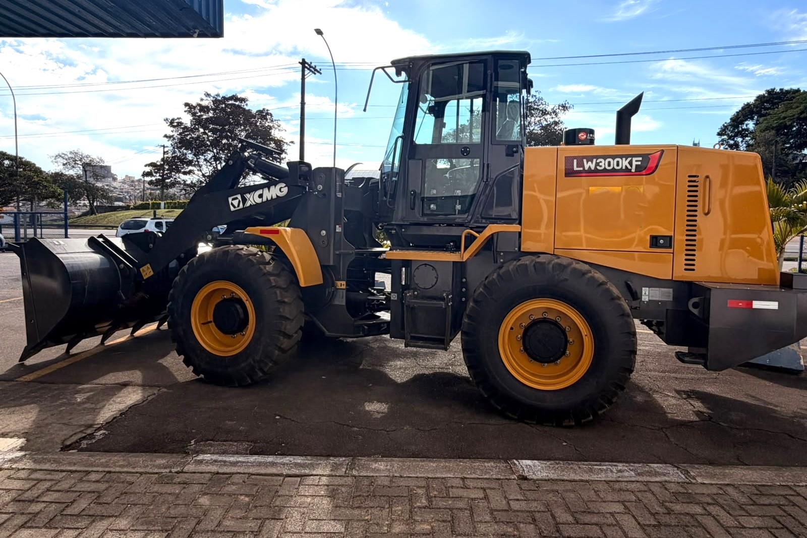 Nova máquina agrícola de Itatiba - Camila de Magalhães PMI