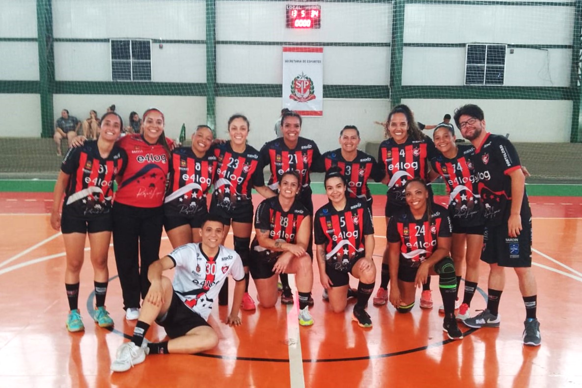 Hand fem qui12
