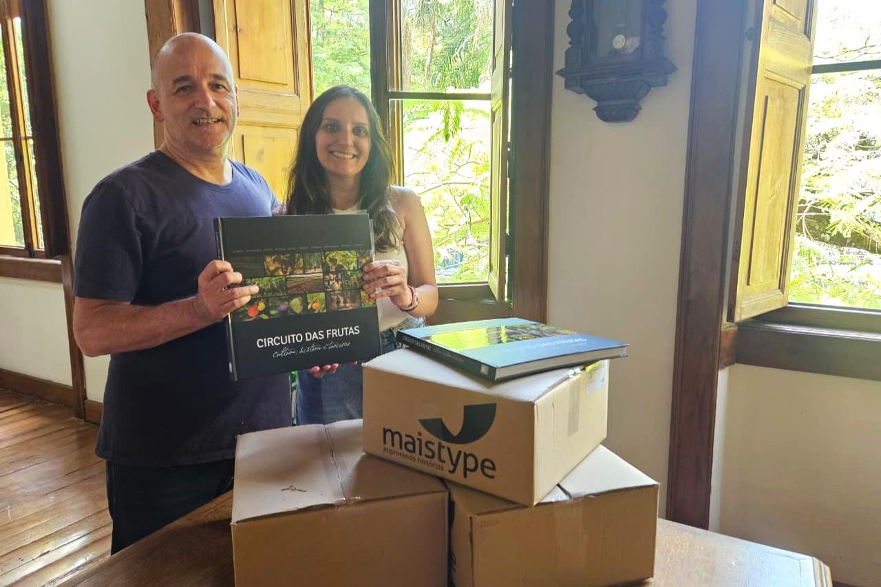 Circuito das Frutas livros 04 - crédito Tatiana Rostaiser Petti PMI