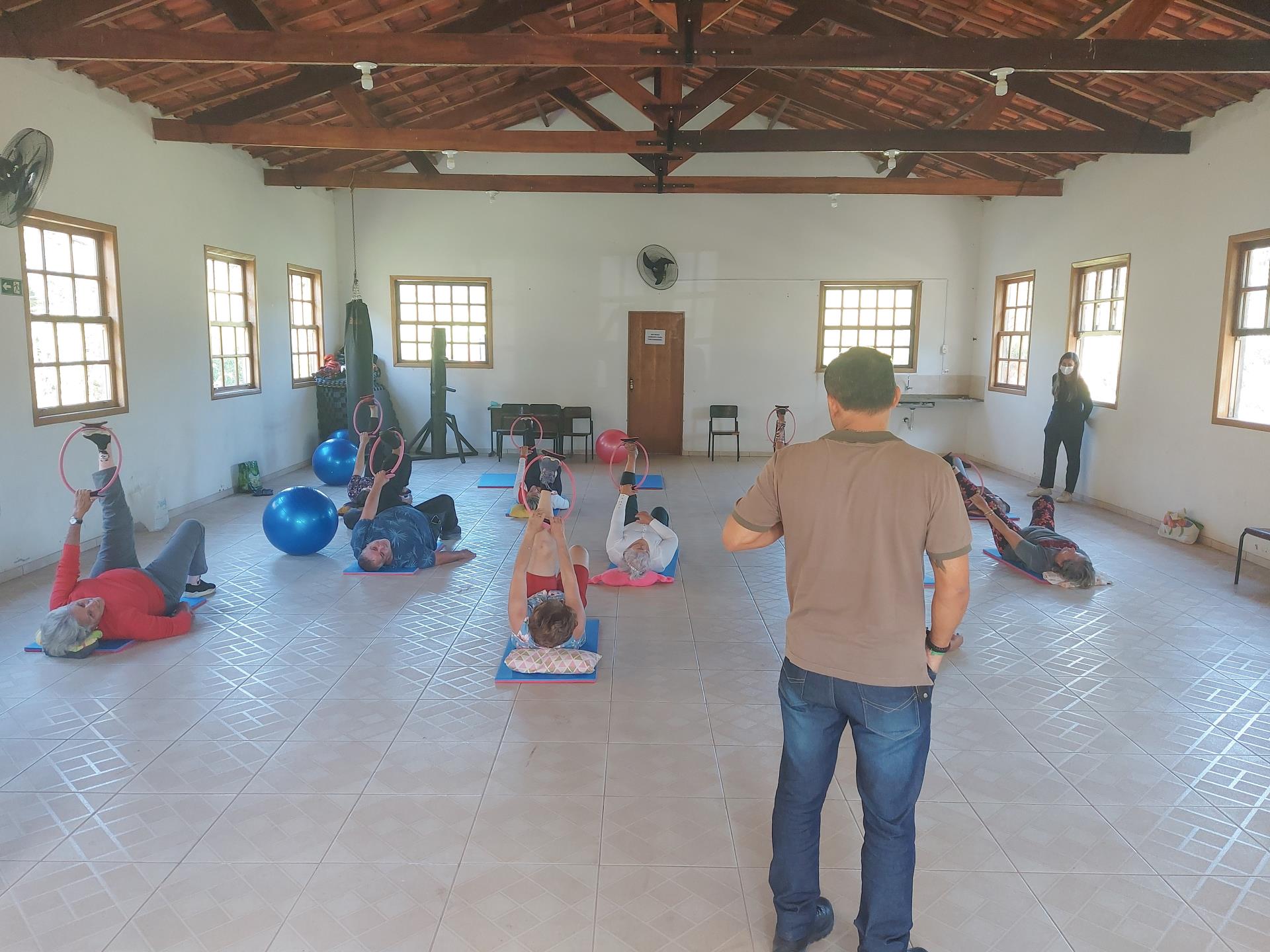 Aulas de pilates solo garantem melhora da força e flexibilidade