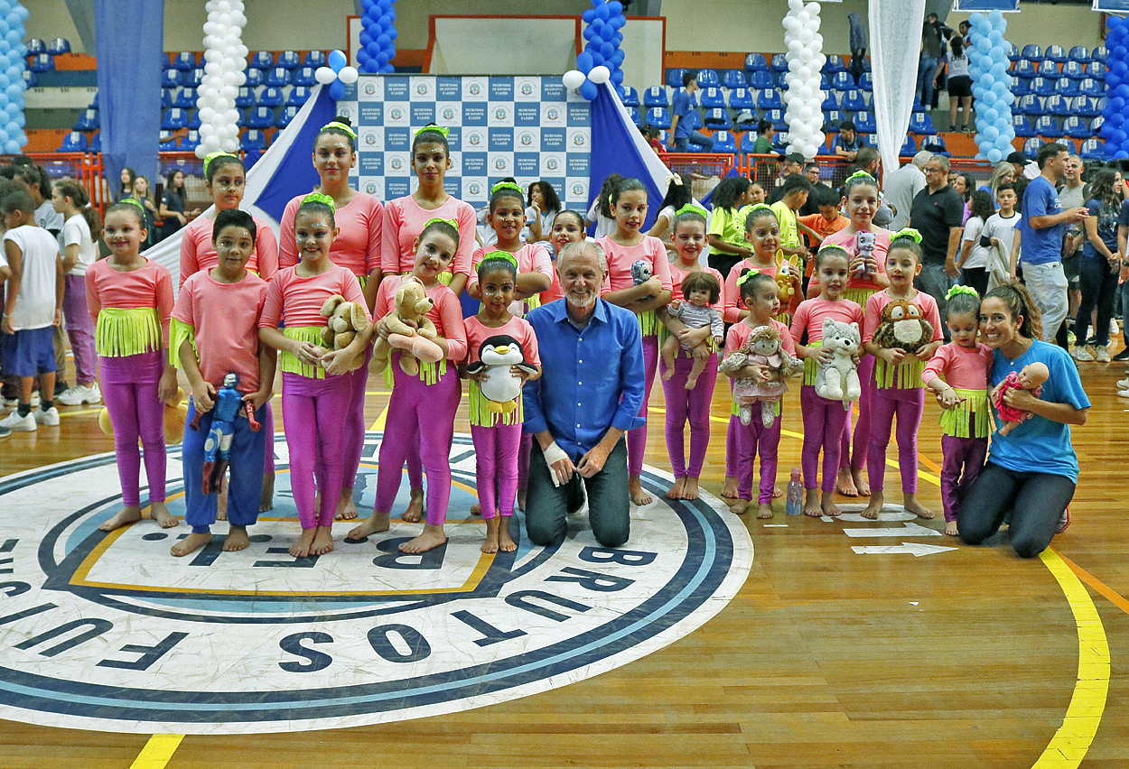 Escola Carolina Arruda Vasconcellos de Limeira Celebra Conquistas  Históricas nos Jogos Escolares 2023 - Tv Agora Limeira