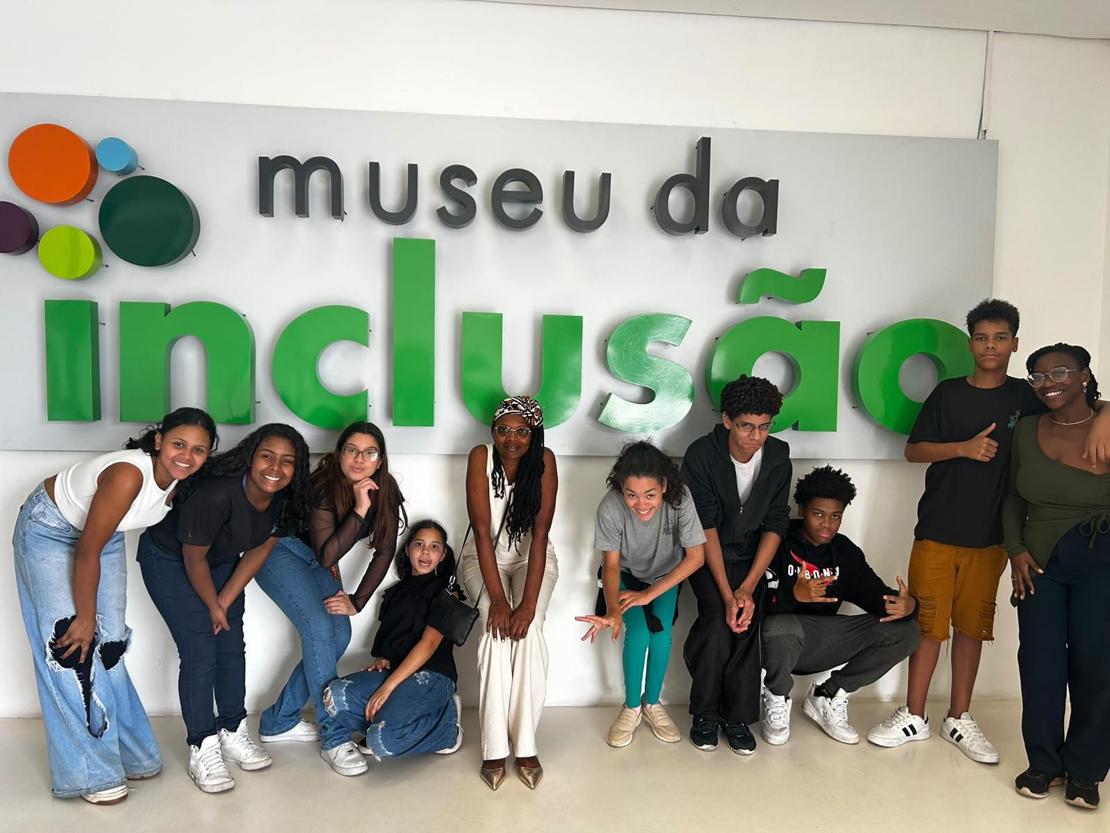 Alunos museu da inclus&atilde;o