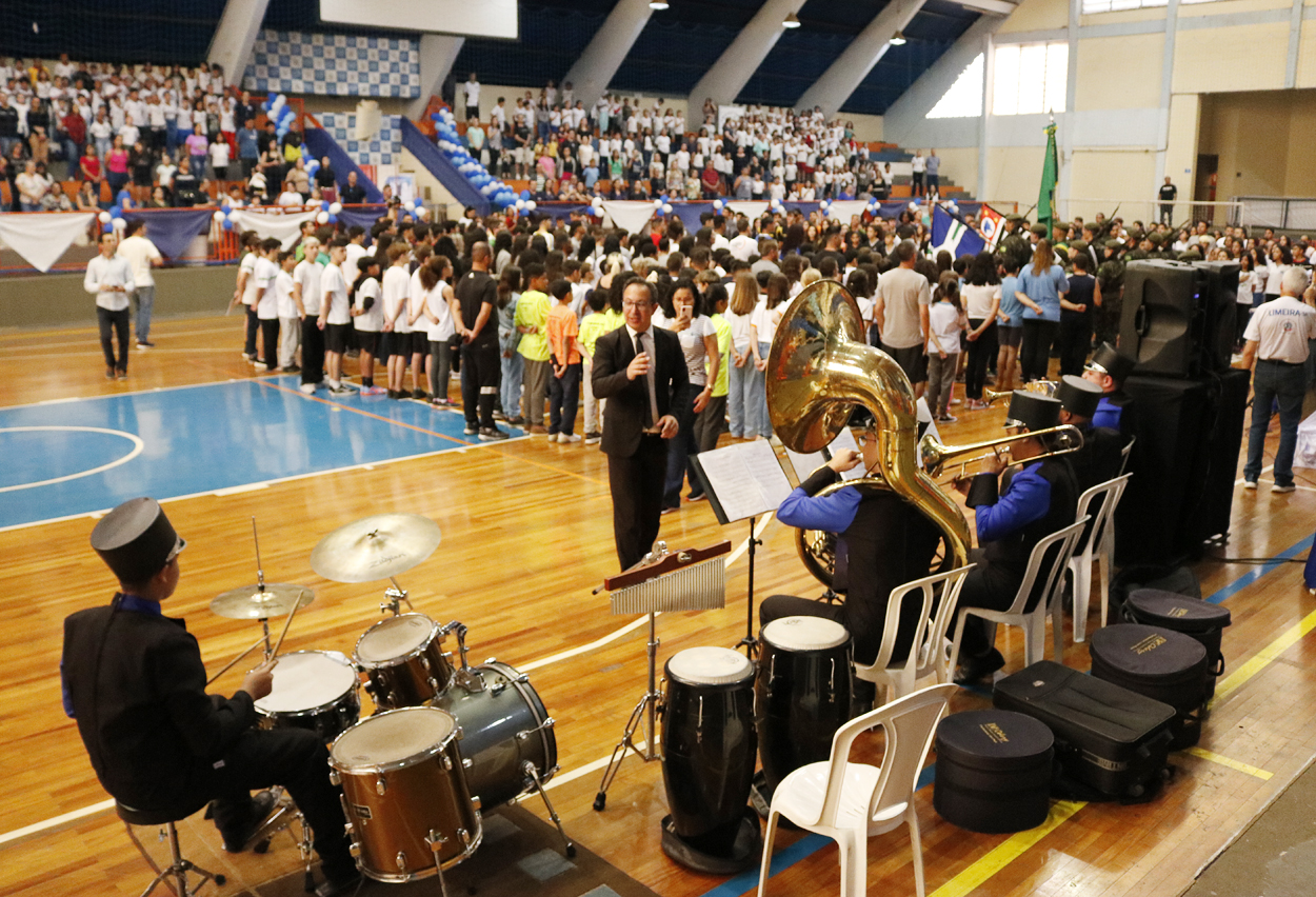 Escola Carolina Arruda Vasconcellos de Limeira Celebra Conquistas  Históricas nos Jogos Escolares 2023 - Tv Agora Limeira