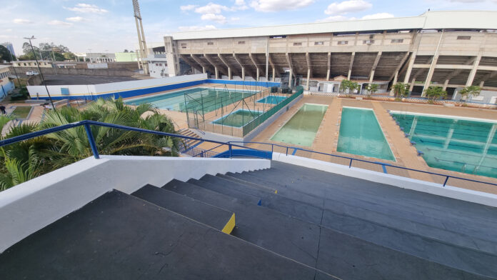 foto-08-Prefeito-Edinho-e-secretarias-municipais-vistoriam-remodelacao-do-complexo-esportivo-da-Fonte-Luminosa-15jul24-Tete-Viviani-696x392