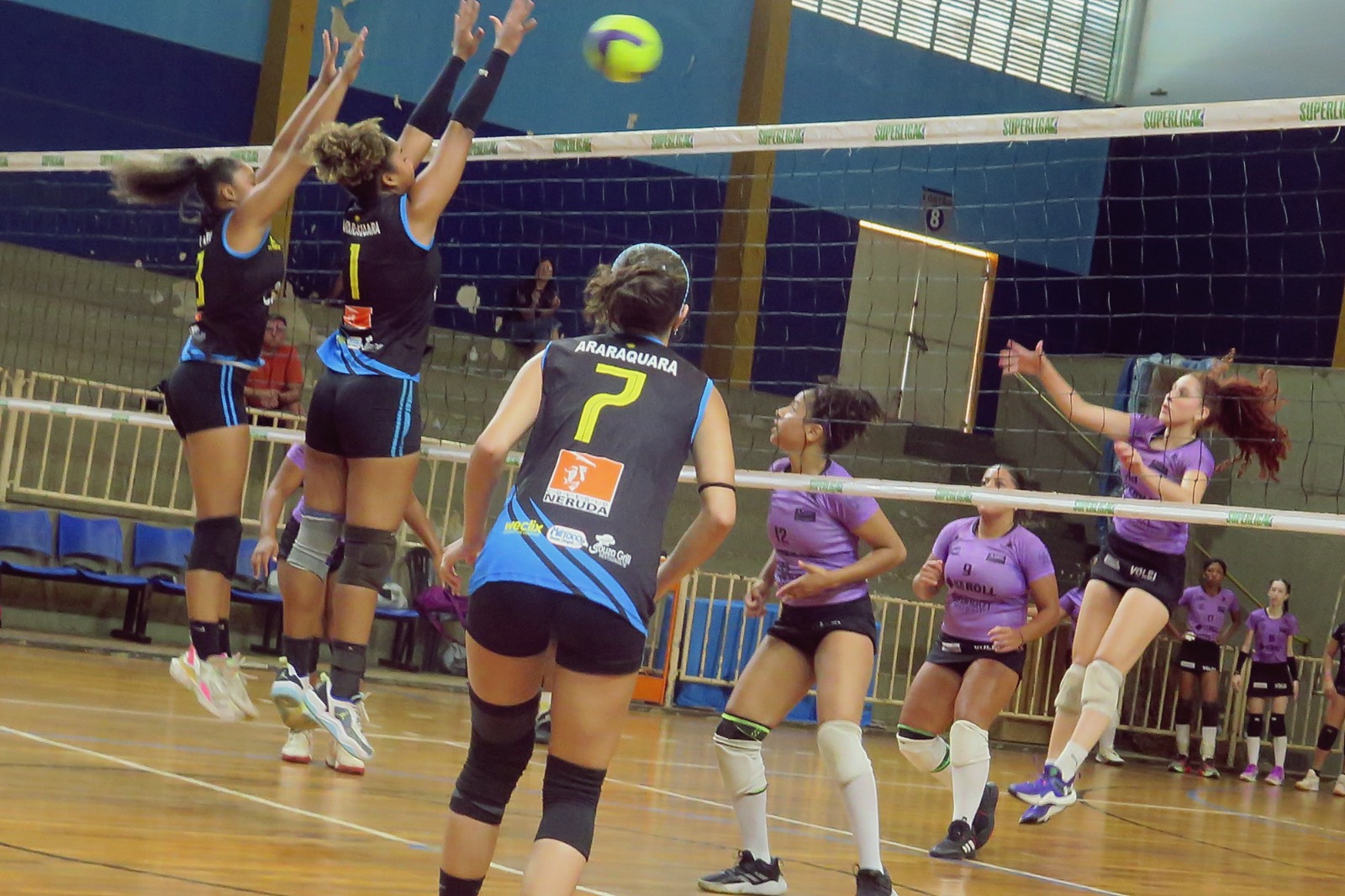 Vôlei feminino sub-19 de Araraquara vence São Carlos no tie-break