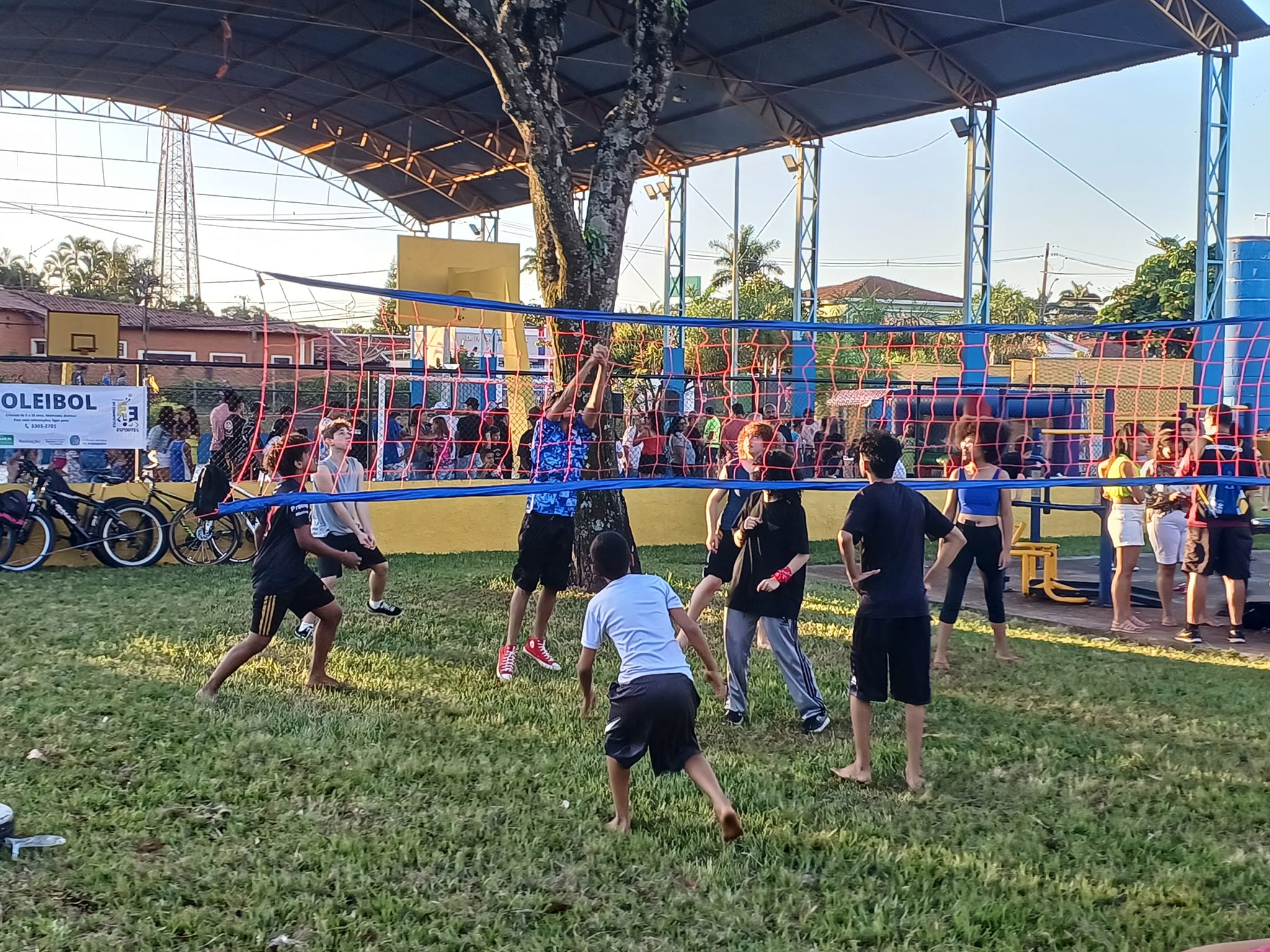 Projeto oferece aulas gratuitas de atletismo, xadrez, damas e