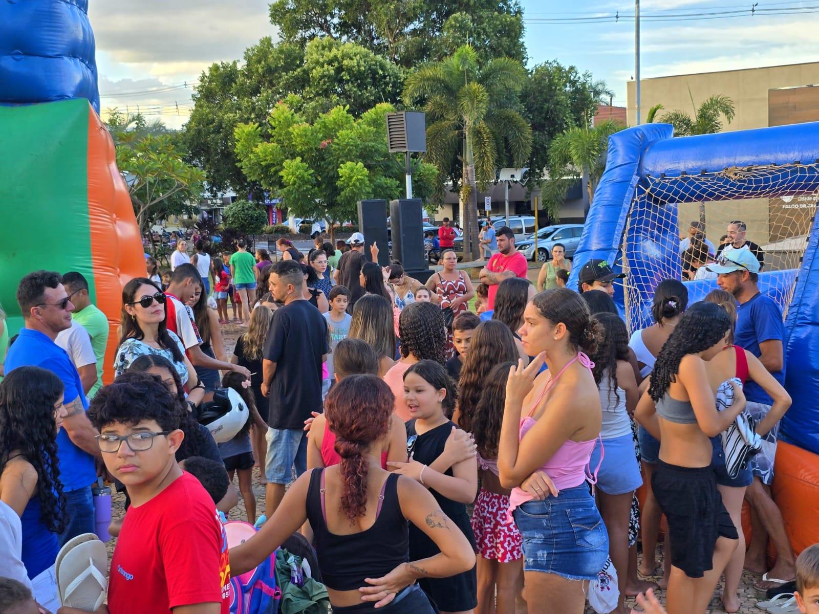 Festa na praça 01