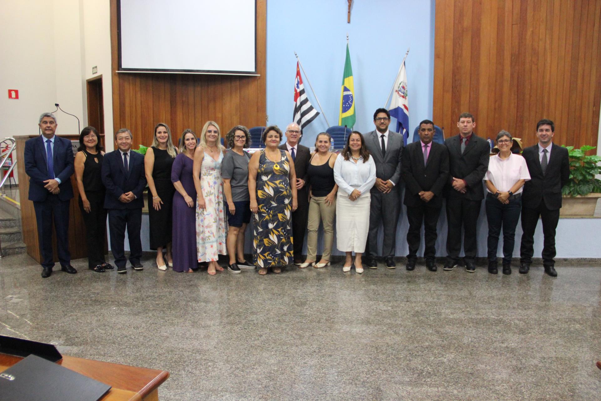 Moção de Aplausos homenageia Secretaria de Educação pela conquista do Selo Ouro Nacional “Compromisso com a Alfabetização”