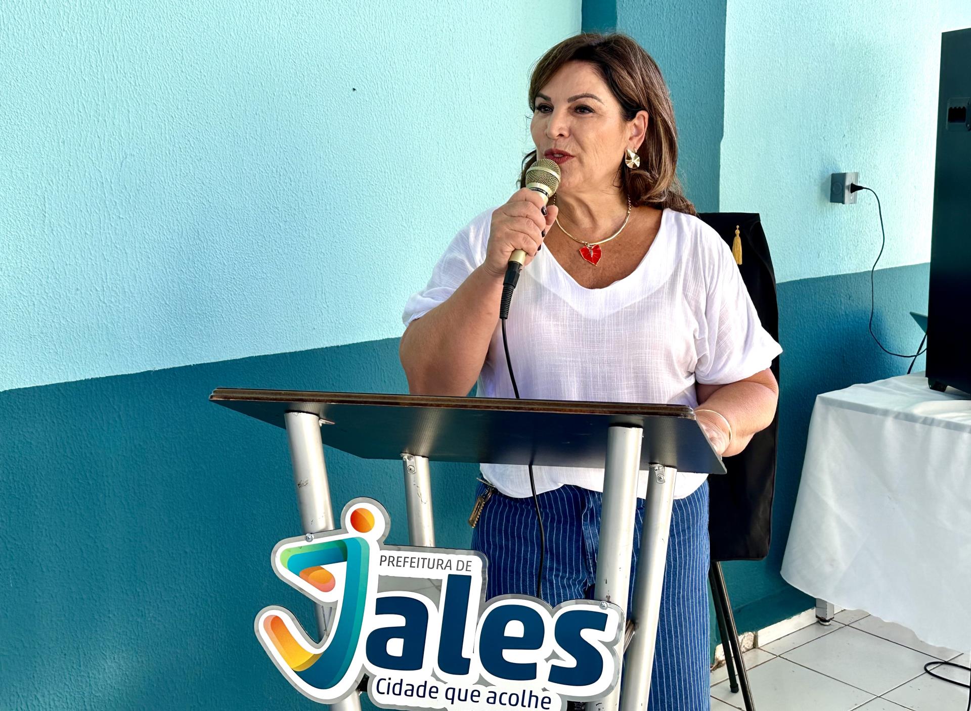 Lucia Ganhou Da Prefeitura - RETOEDU