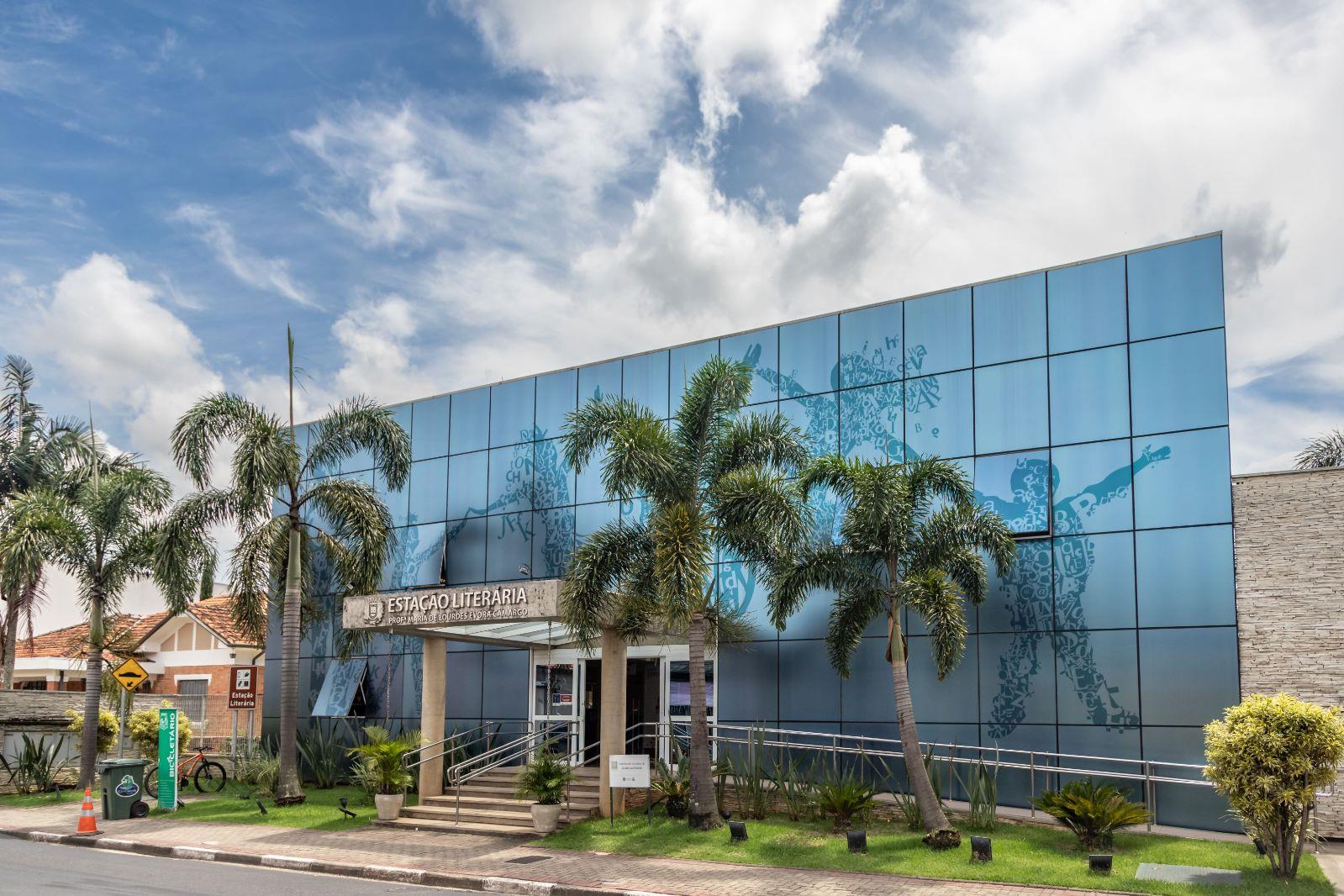 Esta&ccedil;&atilde;o Liter&aacute;ria