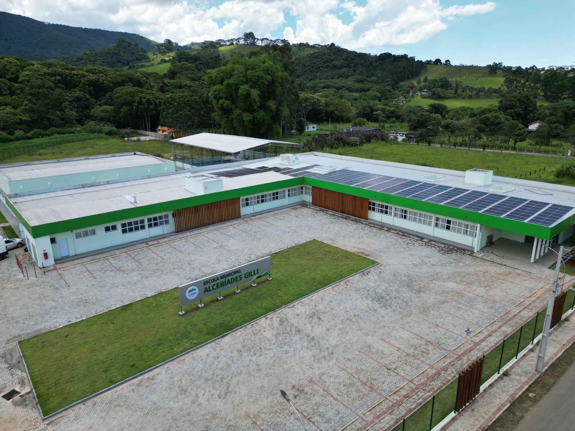 Escola Municipal “Alcebíades Gilli” Estrada Municipal Pedro Rosa da Silva, S/N Bairro do Salto de Cima | (35) 9 8863-3562