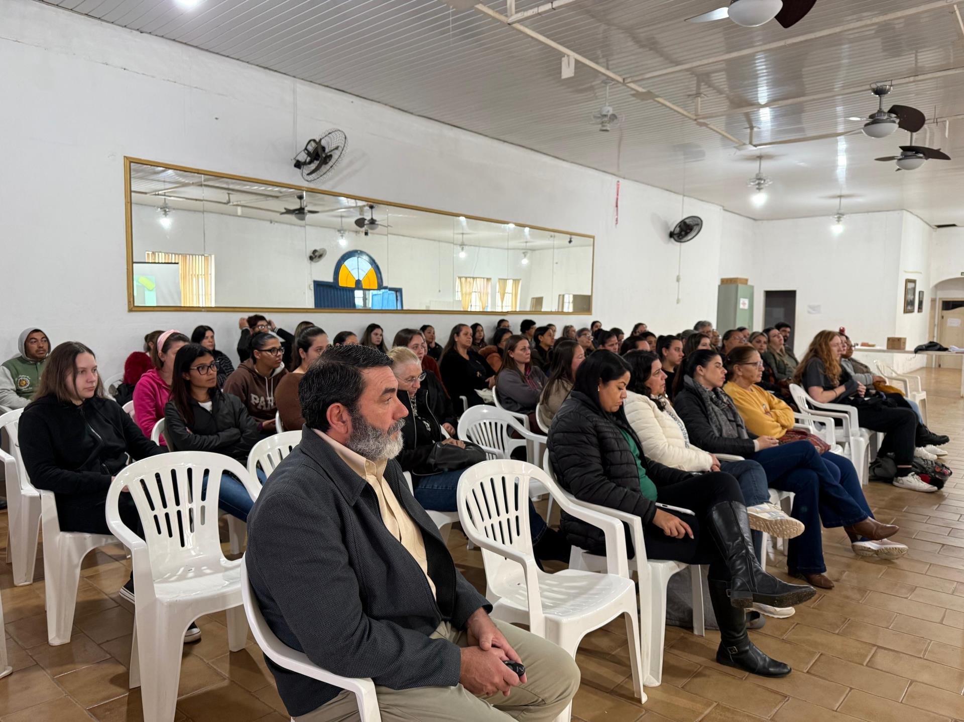 Prefeitura promove palestra sobre sa&uacute;de mental e ocupacional (1)