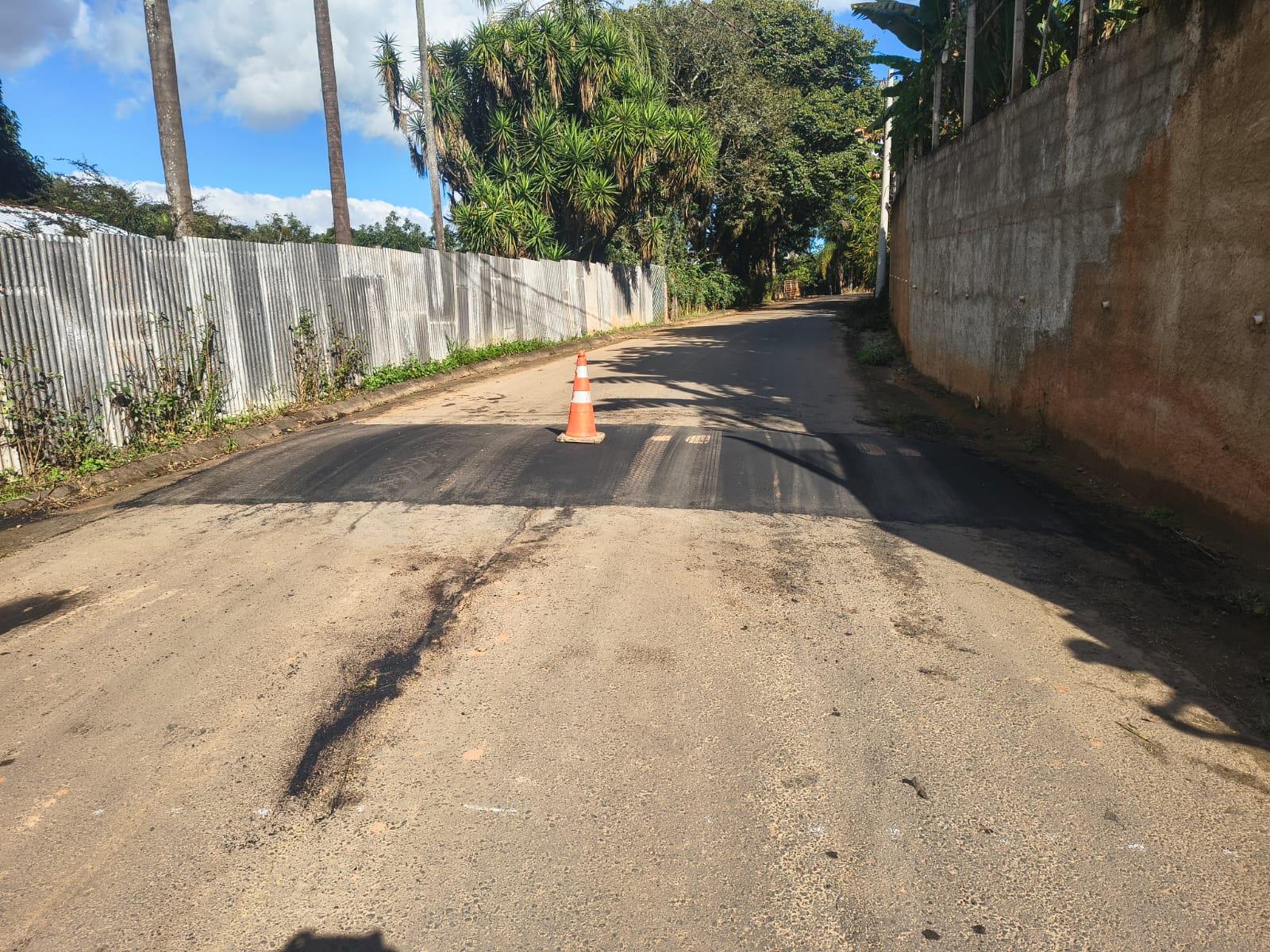 Prefeitura realiza implantação de lombadas no Bairro Ribeirão dos Limas (2)