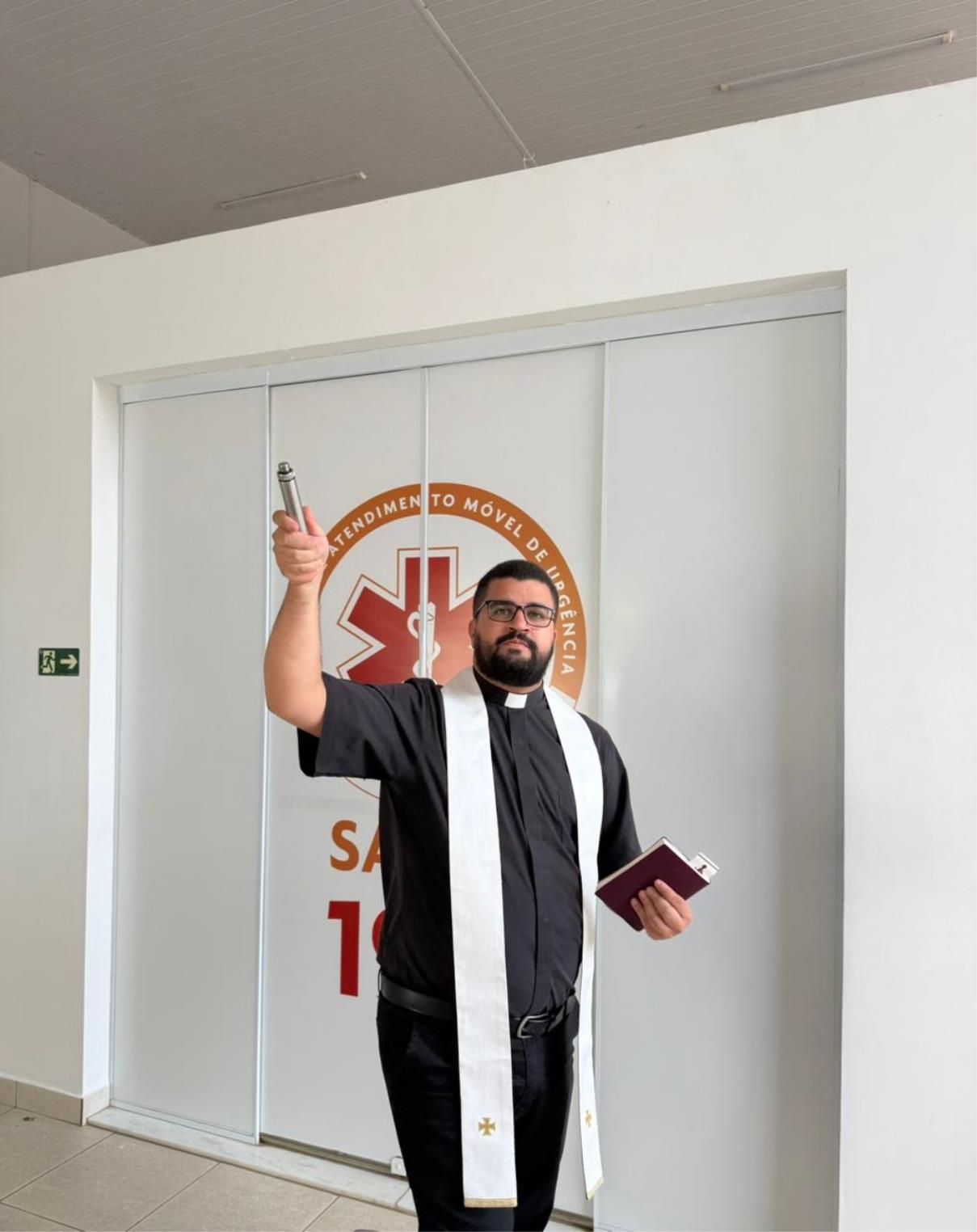 Prefeitura e SAMU recebem a visita do Padre Fabr&iacute;cio Fagner Ferreira (2)