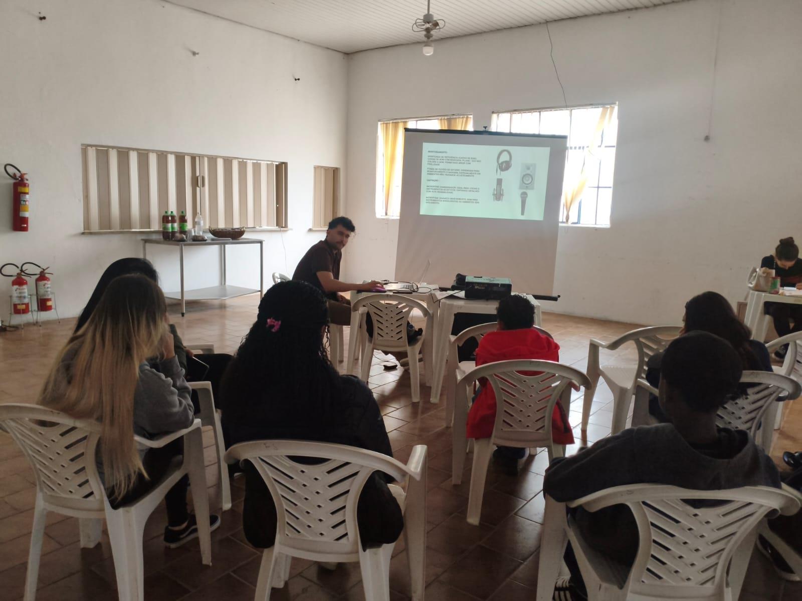 Crianças do Espaço Amigo participam de oficina pelo Pontos MIS (3)